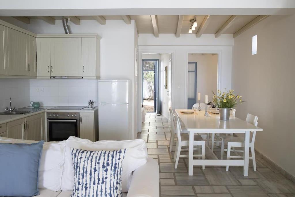 Beachfront 2Br Apartment - Free Parking リバディオン エクステリア 写真